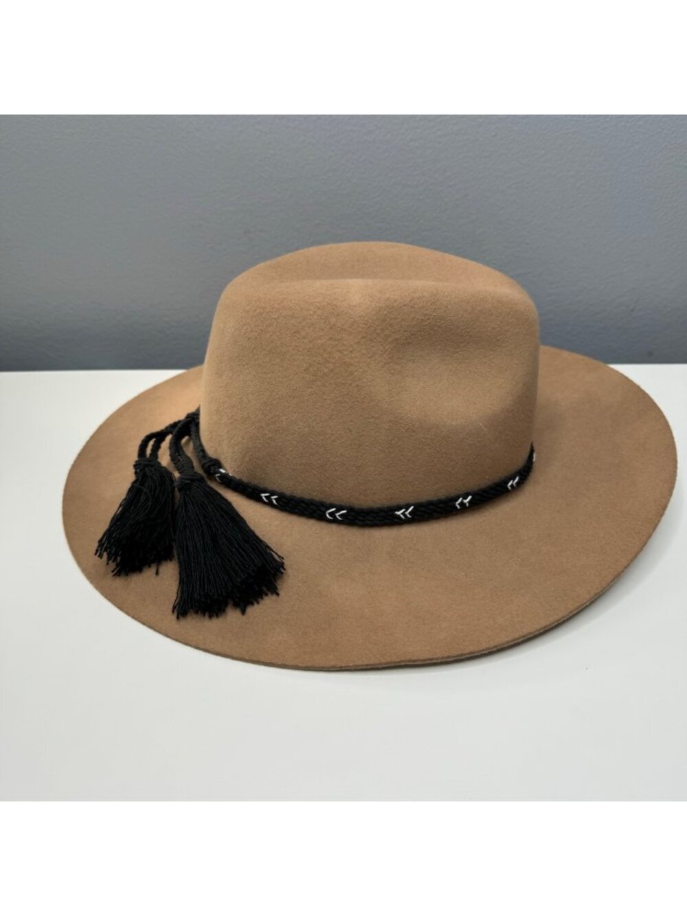 AMERICAN EAGLE tan wool hat with tassel trim OS